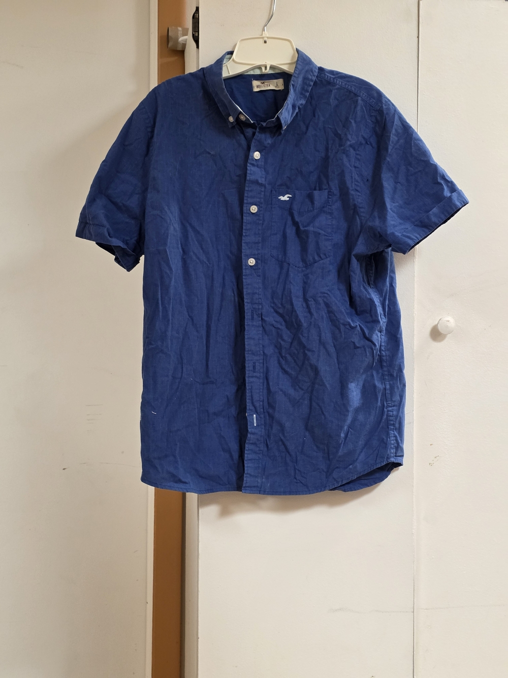 Hollister Short-Sleeve Button-Down Shirt in Blue